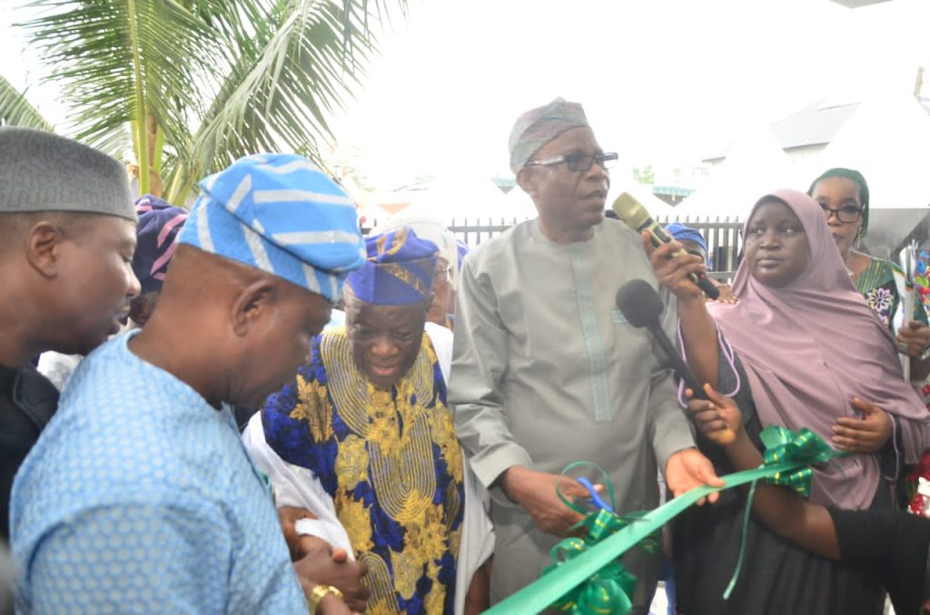 OJELABI COMMISSIONS A STATE-OF-THE-ART PRIMARY HEALTH CENTER IN YABA LCDA .    By Showunmi titilope